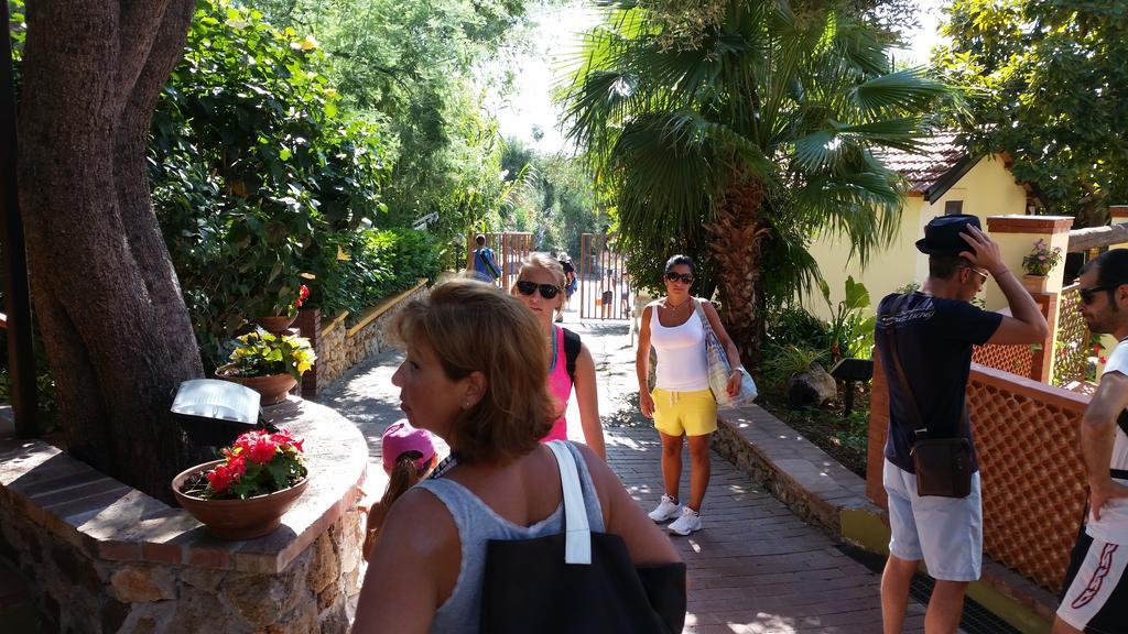 Cala Blanca Villaggio Alberghiero มารีนาดีกาเมโรตา ภายนอก รูปภาพ