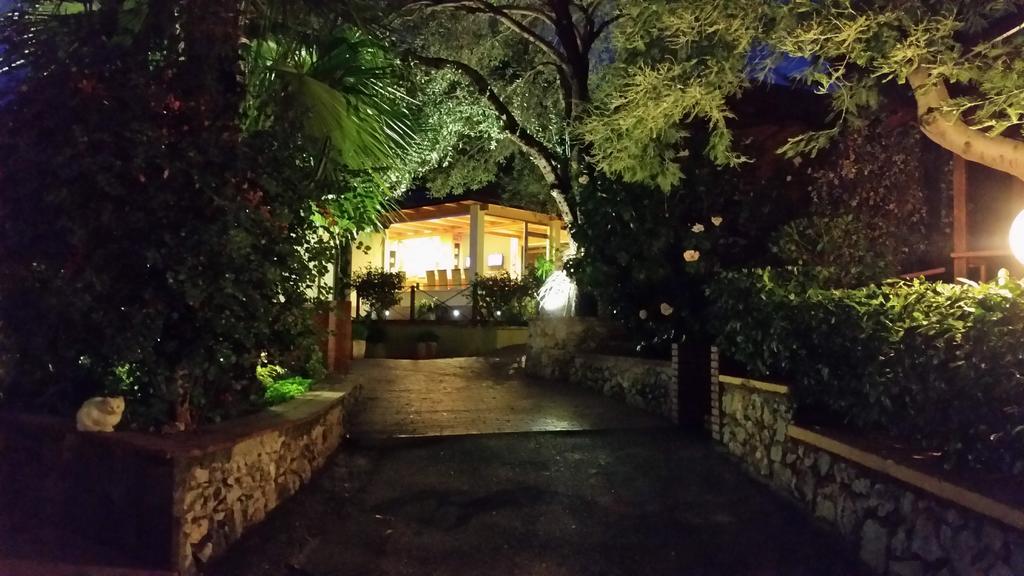 Cala Blanca Villaggio Alberghiero มารีนาดีกาเมโรตา ภายนอก รูปภาพ