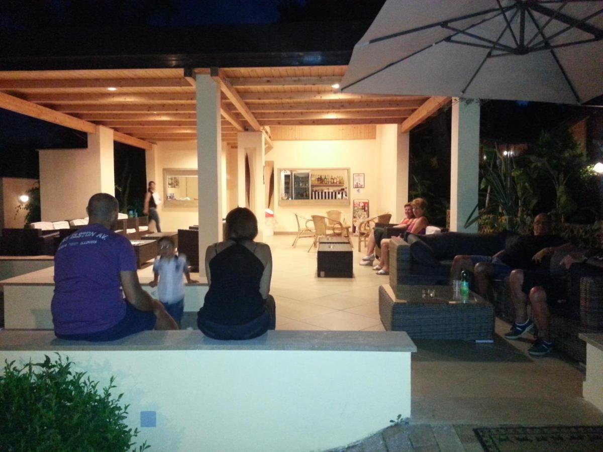 Cala Blanca Villaggio Alberghiero มารีนาดีกาเมโรตา ภายนอก รูปภาพ